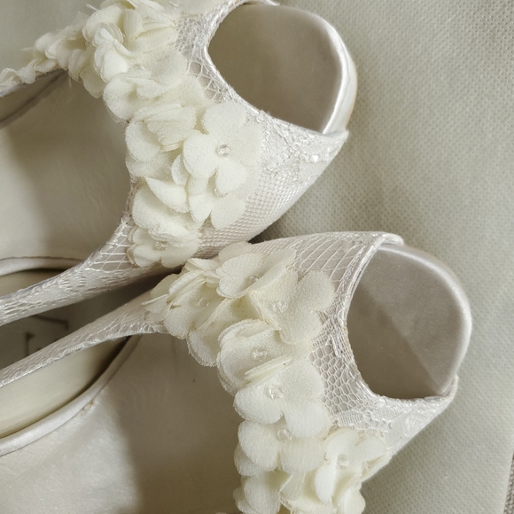 Menbur Novia REA Women's Ivory Heels Wedding Bridal Floral Lace Size 9 - Picture 4 of 17